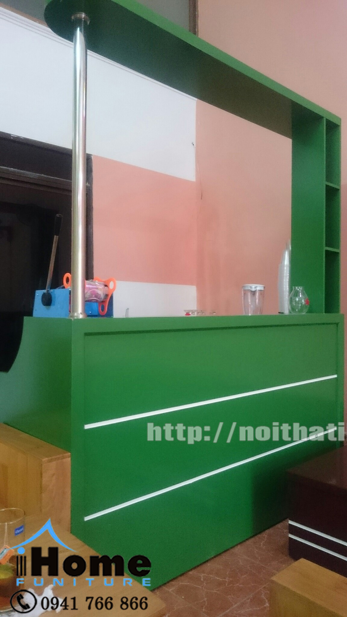 quầy lễ tân quán cà phê